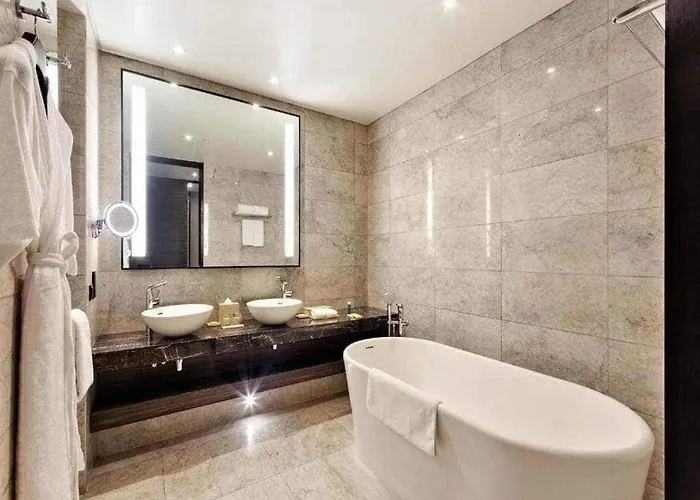 Staycation Of Dreams, Solaire Manila
