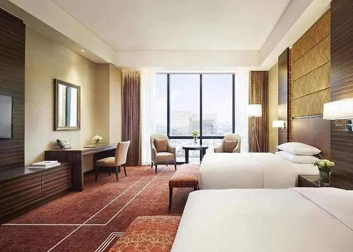 Staycation Of Dreams, Solaire Hotel