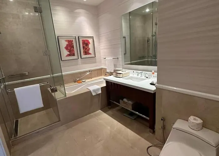 Staycation Of Dreams, Solaire Hotel Manila